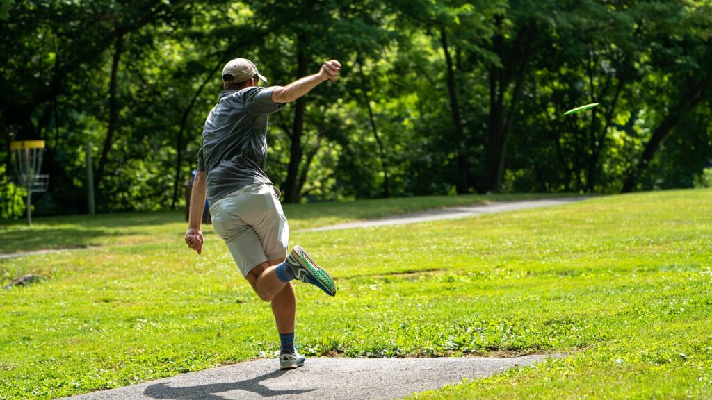 disc golf, frisbee golf, frisbee